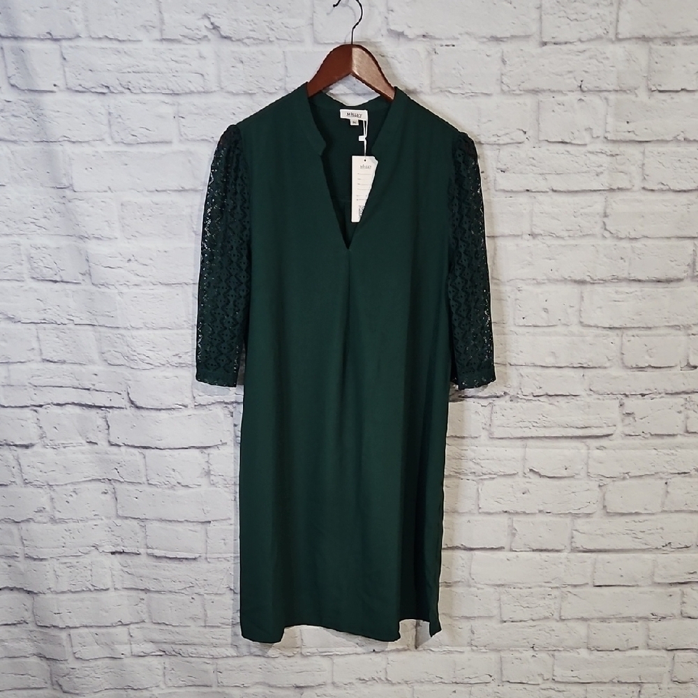 💙 Emerald Green Midi Dress with V-neck and Lace Sleeves